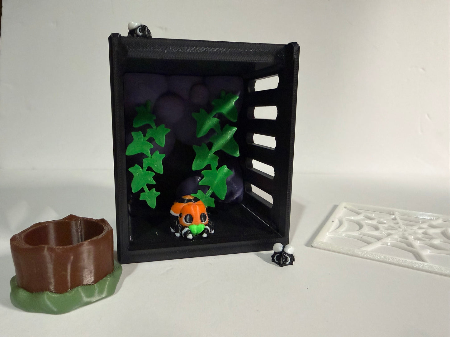 Mini Spider Magnet & Web Enclosure Set 🕸️